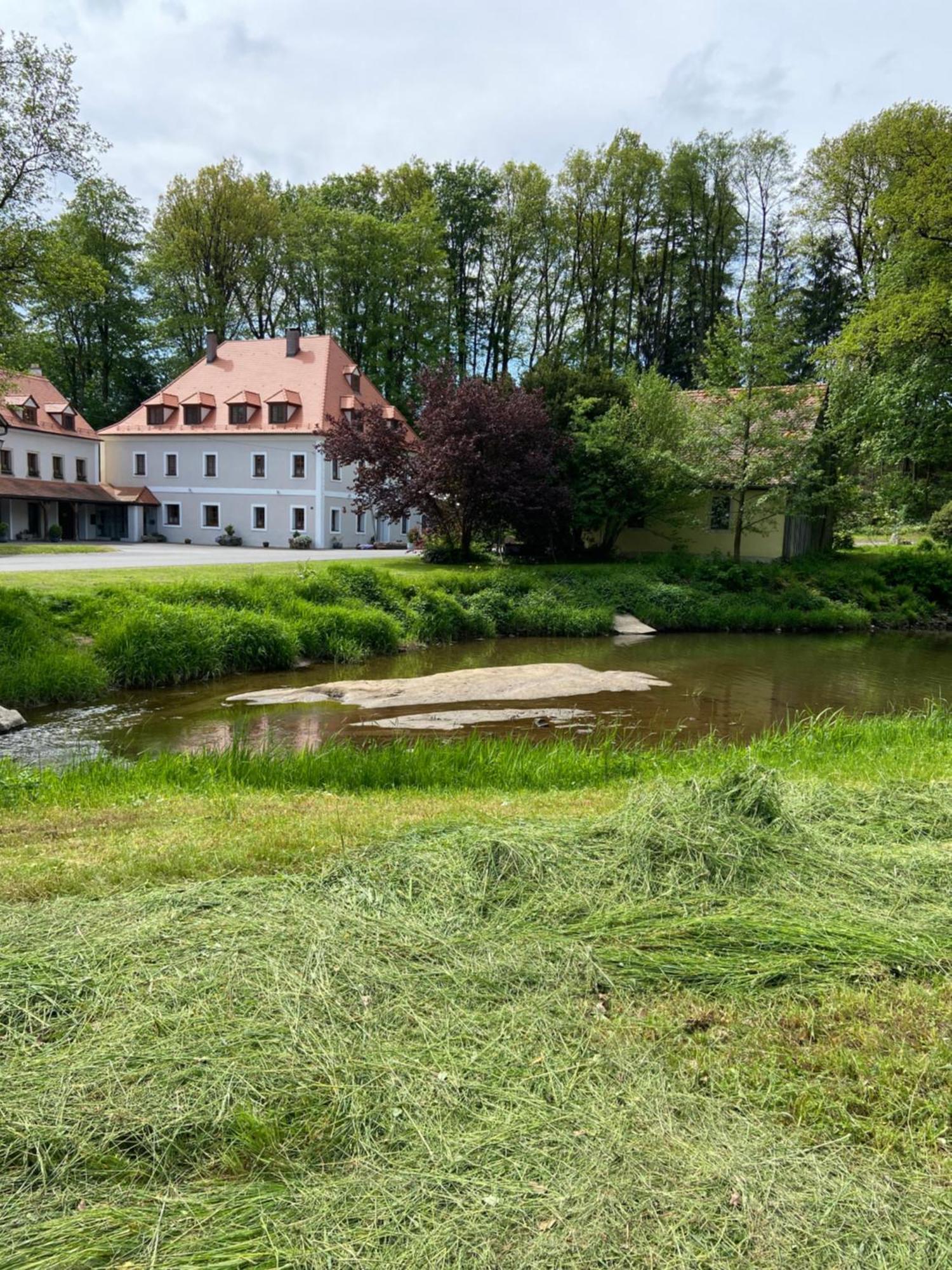 Landgasthof Kahrmühle Pressath Exterior foto