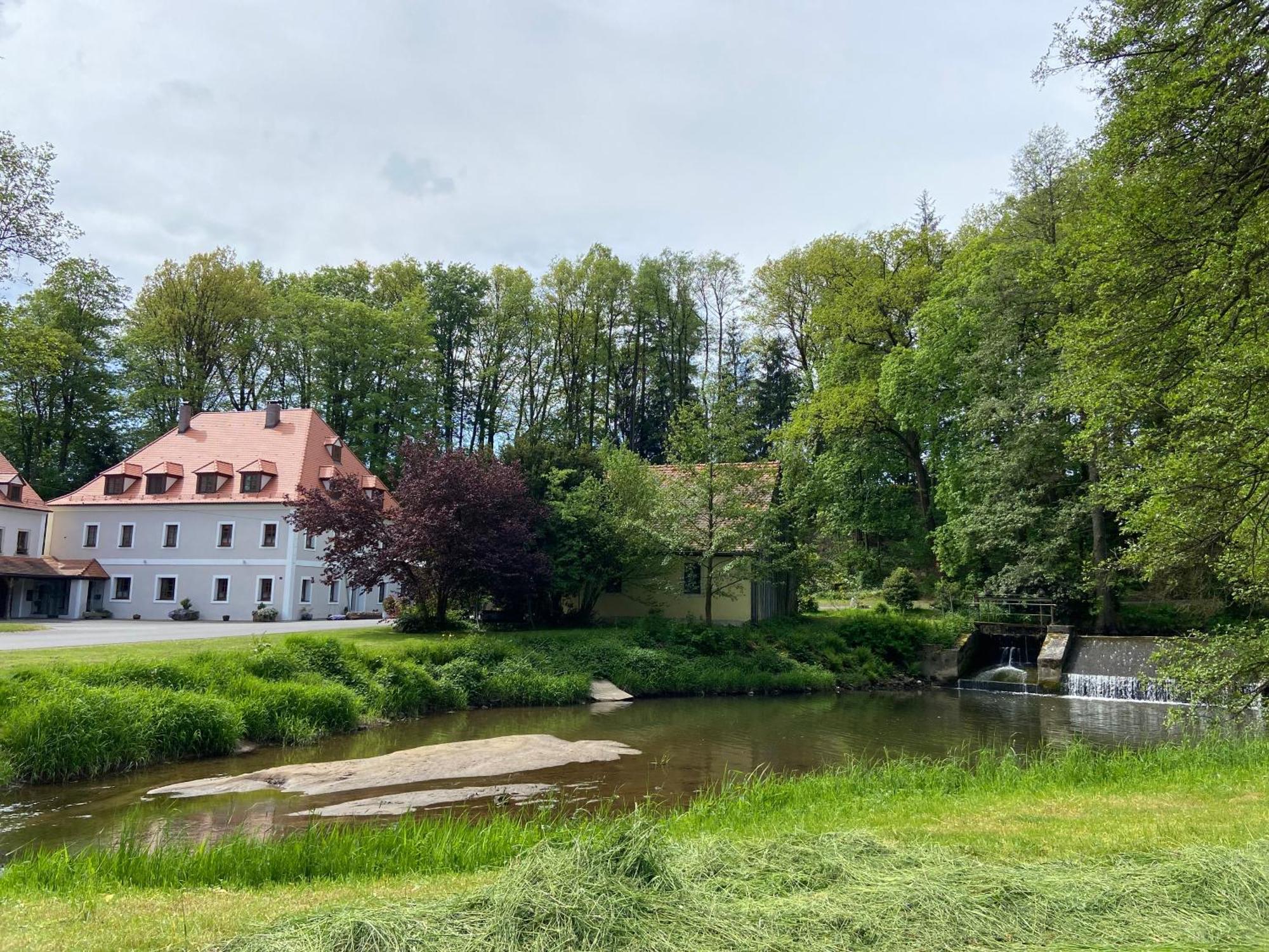 Landgasthof Kahrmühle Pressath Exterior foto